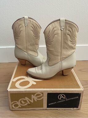 Women’s Acme Dingo cream boots, size 9